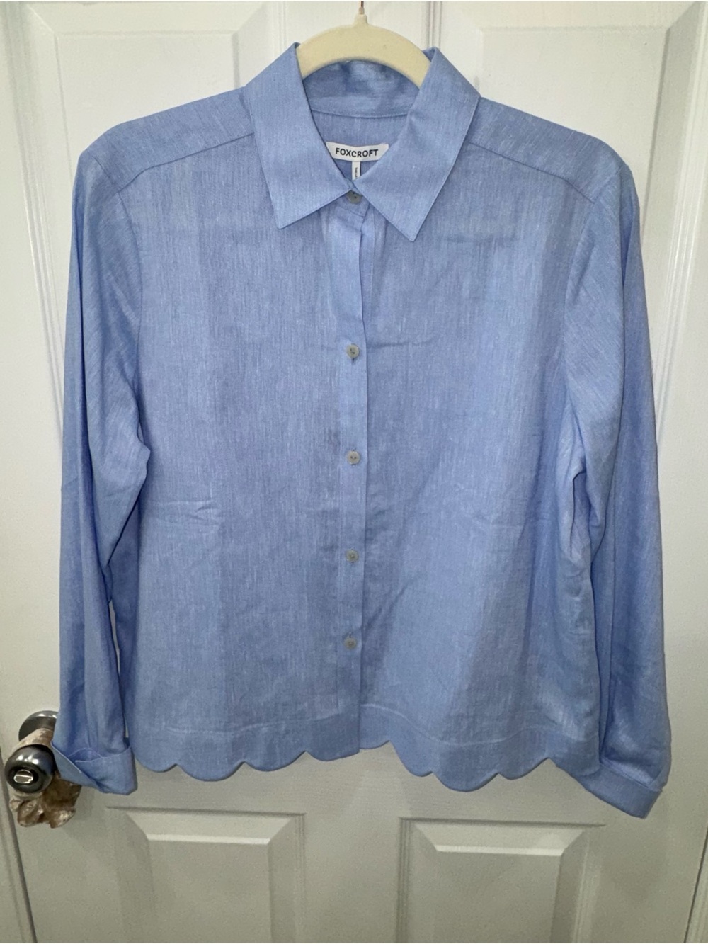 Foxcroft Scarlett Scallop Hem Linen Blend Button-Up size small - Picture 2 of 14